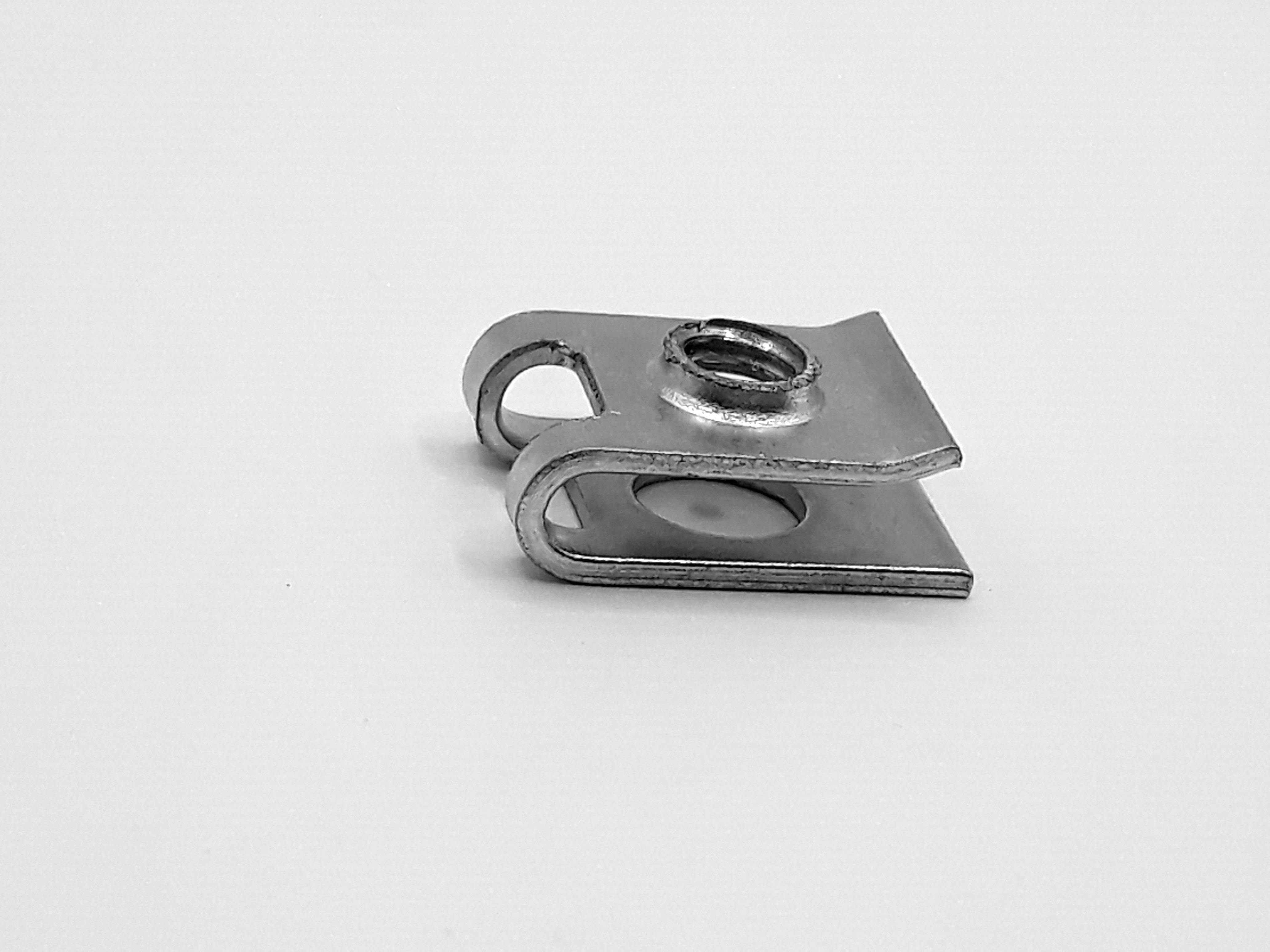 PRESILHA CARENAGEM FRONTAL BIZ 100/125 TITAN 150 09-